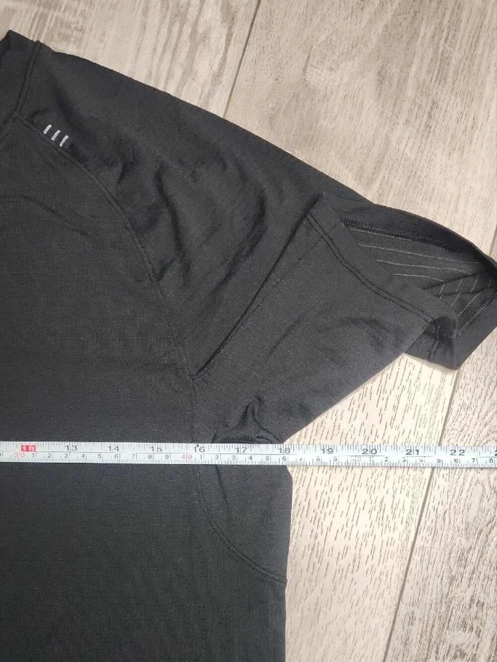 Lululemon Women's Black Crew Neck Short Sleeve High Low Top